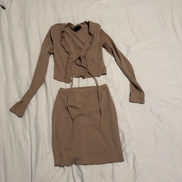 White Fox Taupe Two Piece Set - Picture 5 of 6